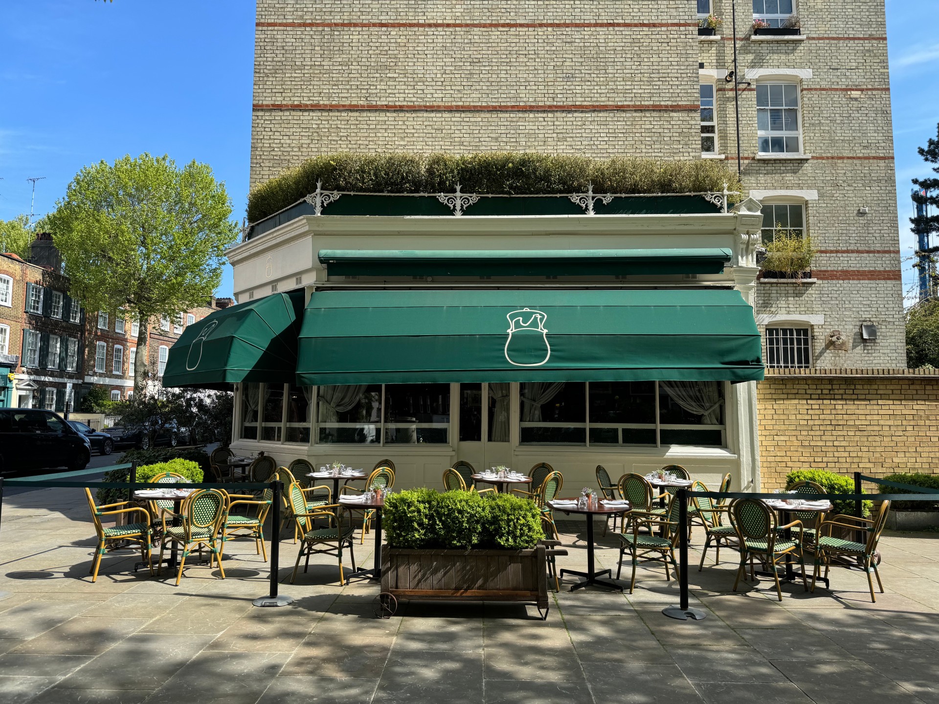 La Poule au Pot - terrace 2.jpg